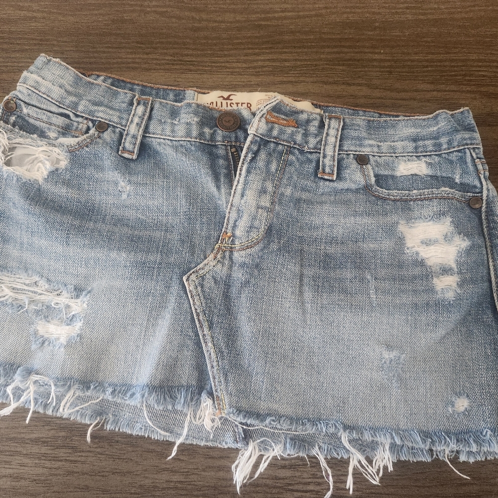 Hollister mini skirt